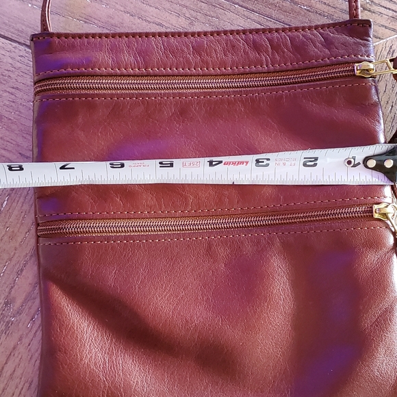 SVEN Berkeley USA Brown Leather Medium Crossbody Bag - Picture 7 of 17